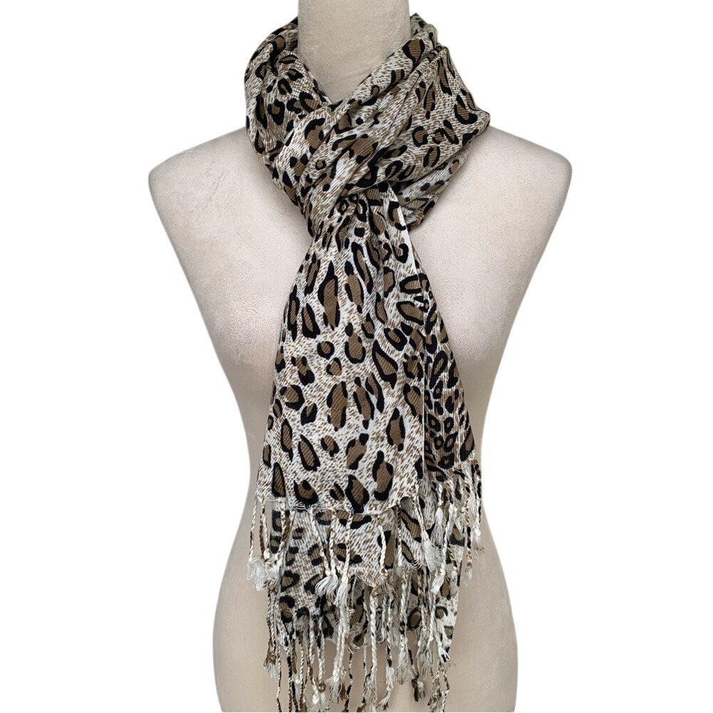 SOFT LEOPARD PRINT SCARF. Beautiful soft wrap. L: 72 ins, W: 27 ins with…